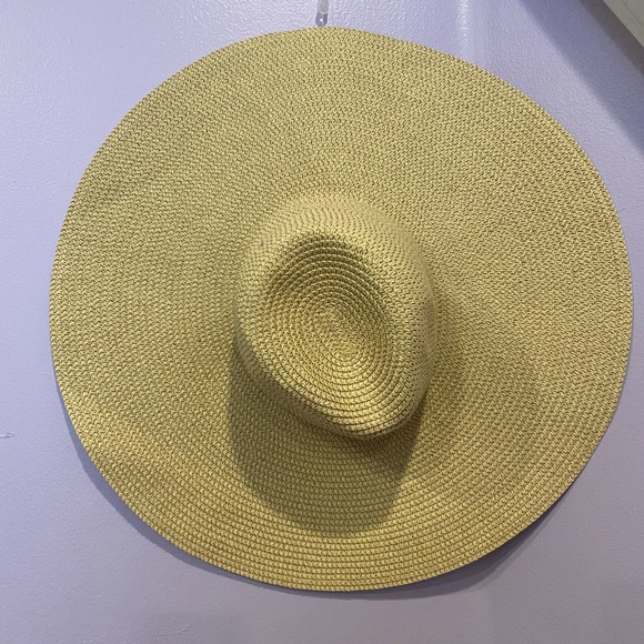 Charlotte Russe oversized floppy straw sun hat - Picture 1 of 3